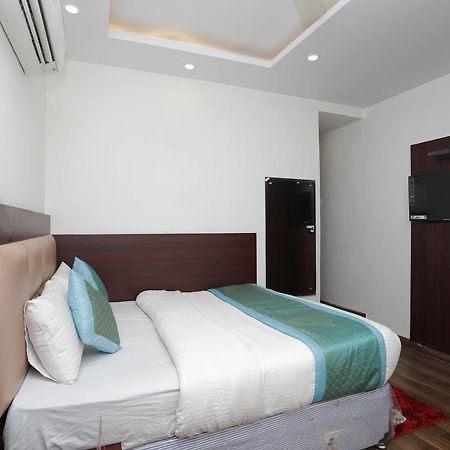 Hotel Corner Point New Delhi Exteriör bild