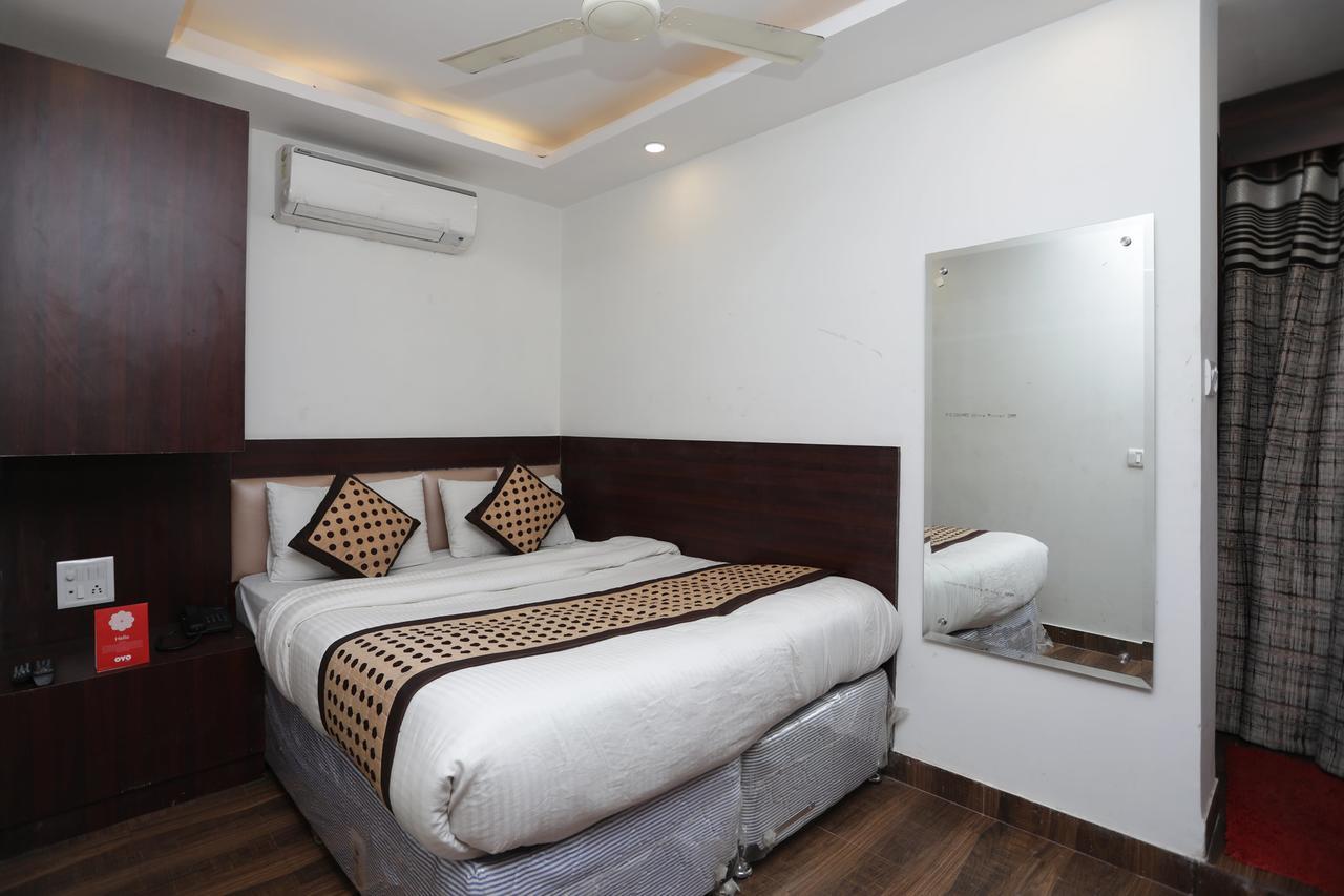 Hotel Corner Point New Delhi Exteriör bild