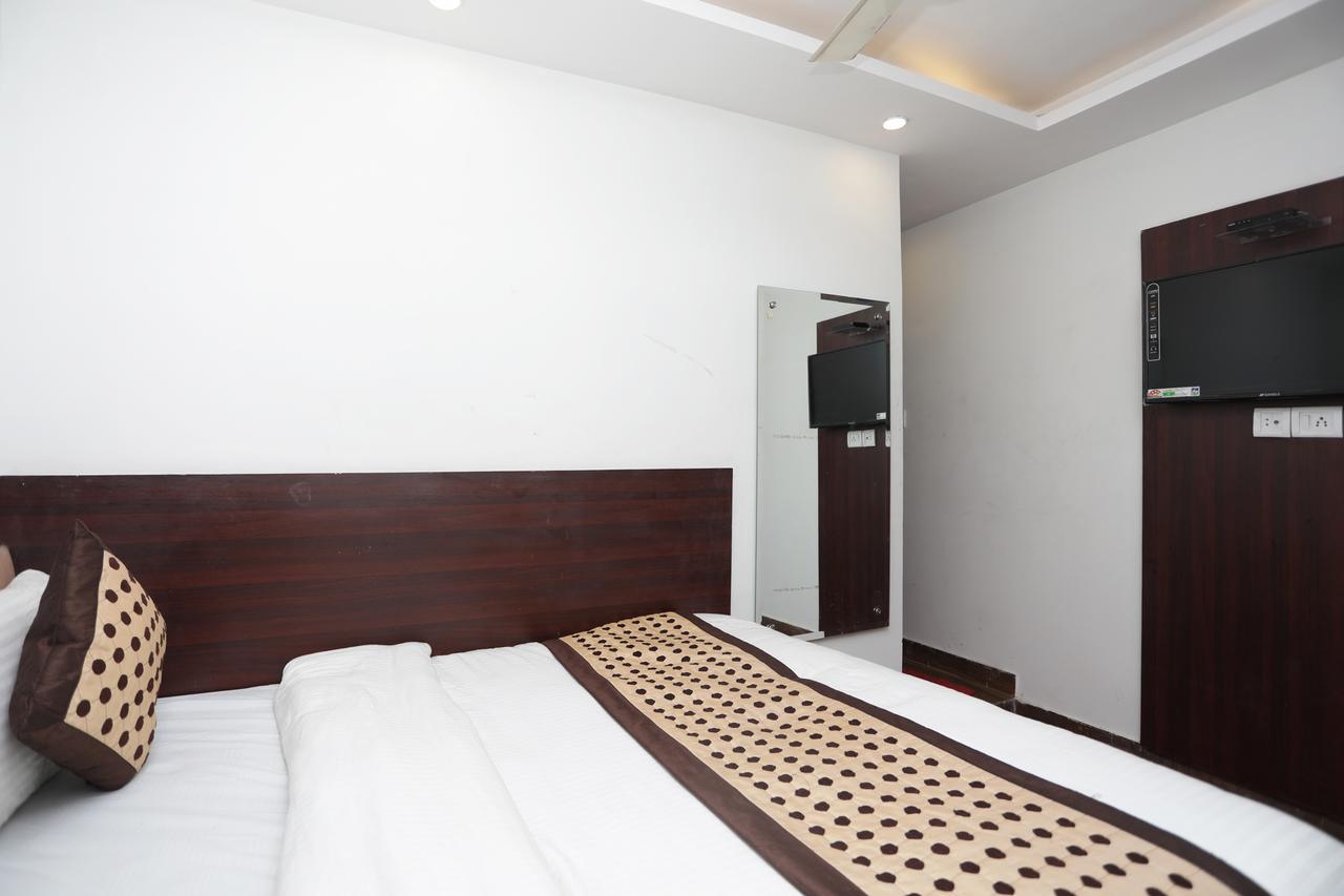 Hotel Corner Point New Delhi Exteriör bild