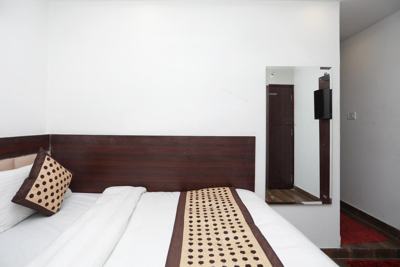 Hotel Corner Point New Delhi Exteriör bild