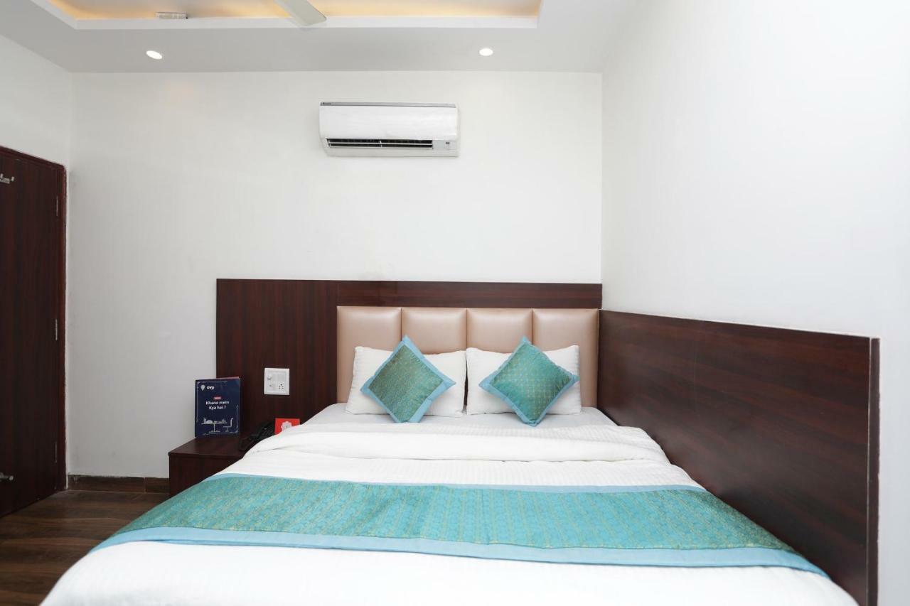 Hotel Corner Point New Delhi Exteriör bild